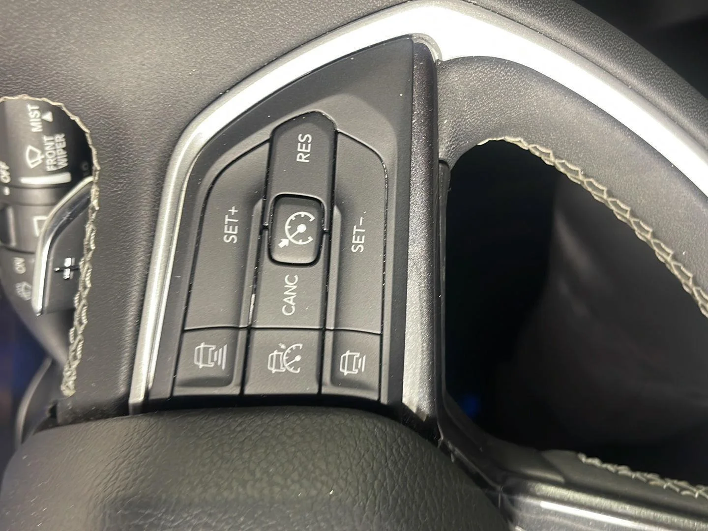 Used 2023 Silver Zynith Jeep Laredo image 23