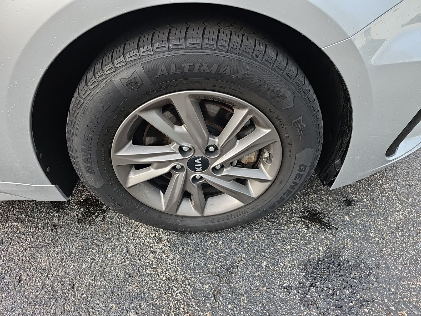 Used 2020 Sparkling Silver Kia LX image 8