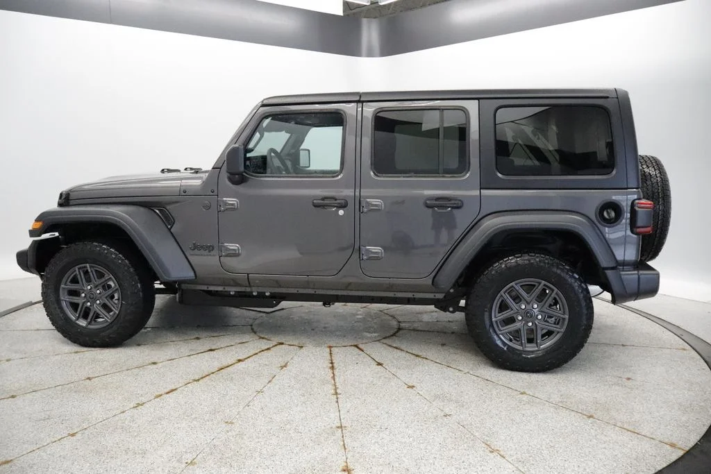 New 2026 Granite Crystal Metallic Clearcoat Jeep Sport S image 2