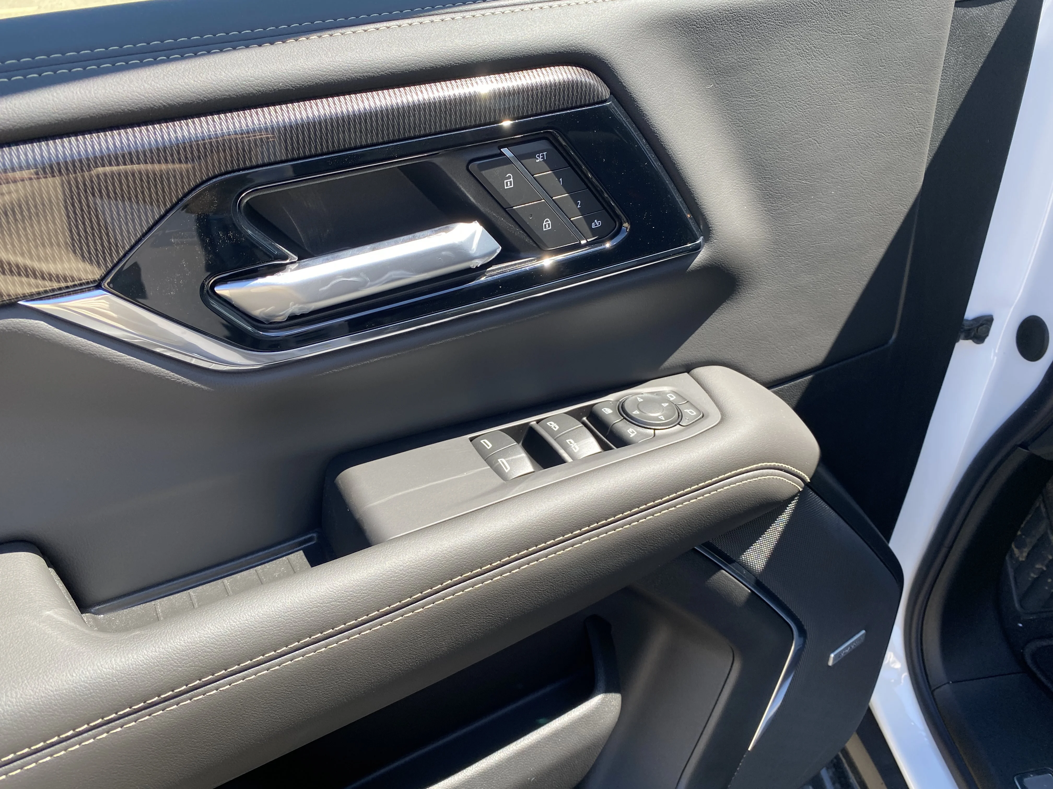 New 2026 Summit White GMC Elevation image 25