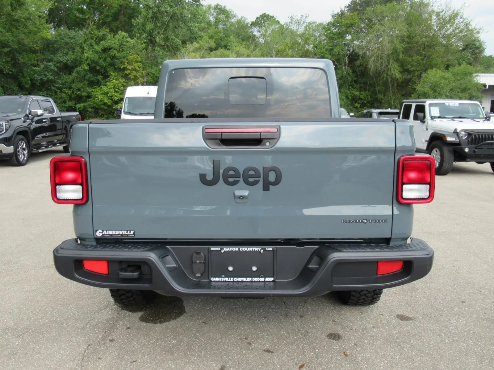Used 2025 Gray Jeep High Tide image 6
