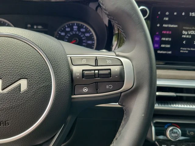 2023 Kia K5 EX - Photo 17