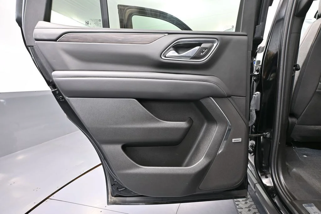 Used 2024 Black Chevrolet Z71 image 30