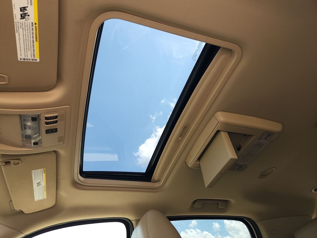 Used 2013 White Chevrolet LTZ image 18