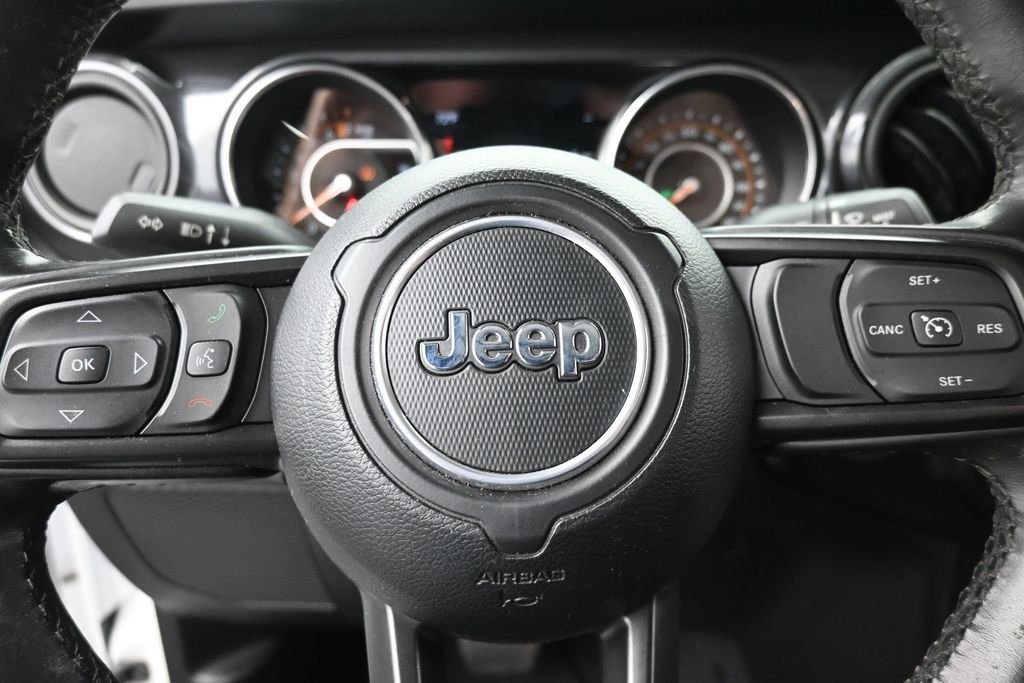 Used 2022 White Jeep Sport image 18