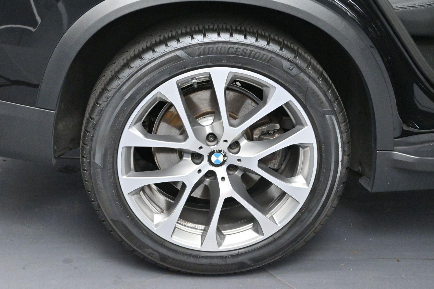 Used 2024 Carbon Black Metallic BMW xDrive40i image 38
