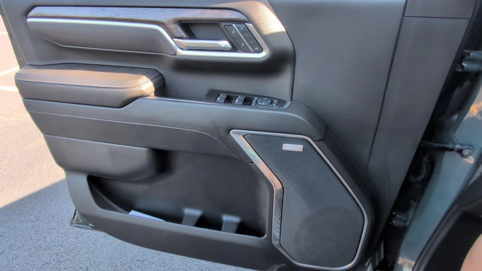 Used 2025 Cypress Gray Chevrolet LTZ image 20