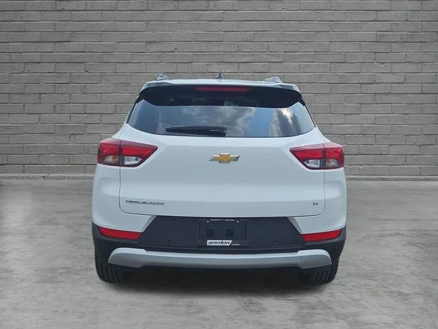 Used 2024 Summit White Chevrolet LT image 4