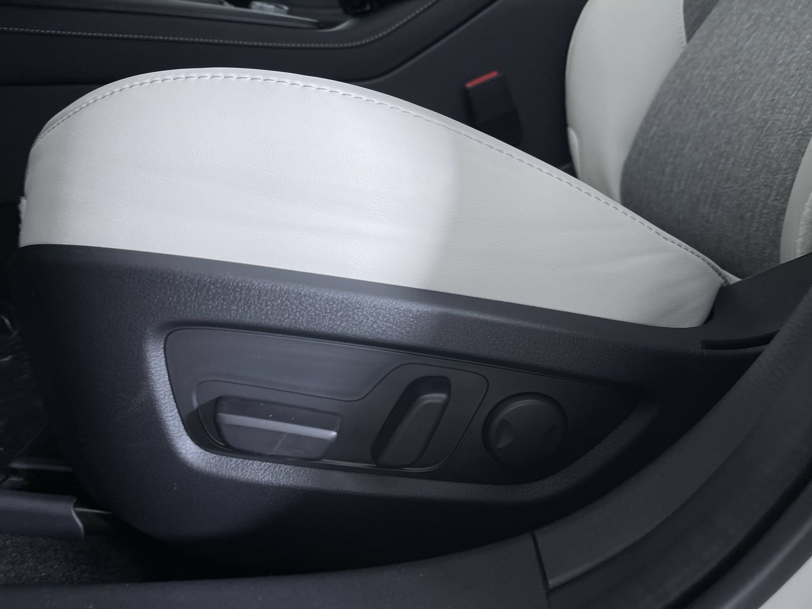 New 2026 Snowflake White Pearl Mazda 2.5 S Aire Edition image 19