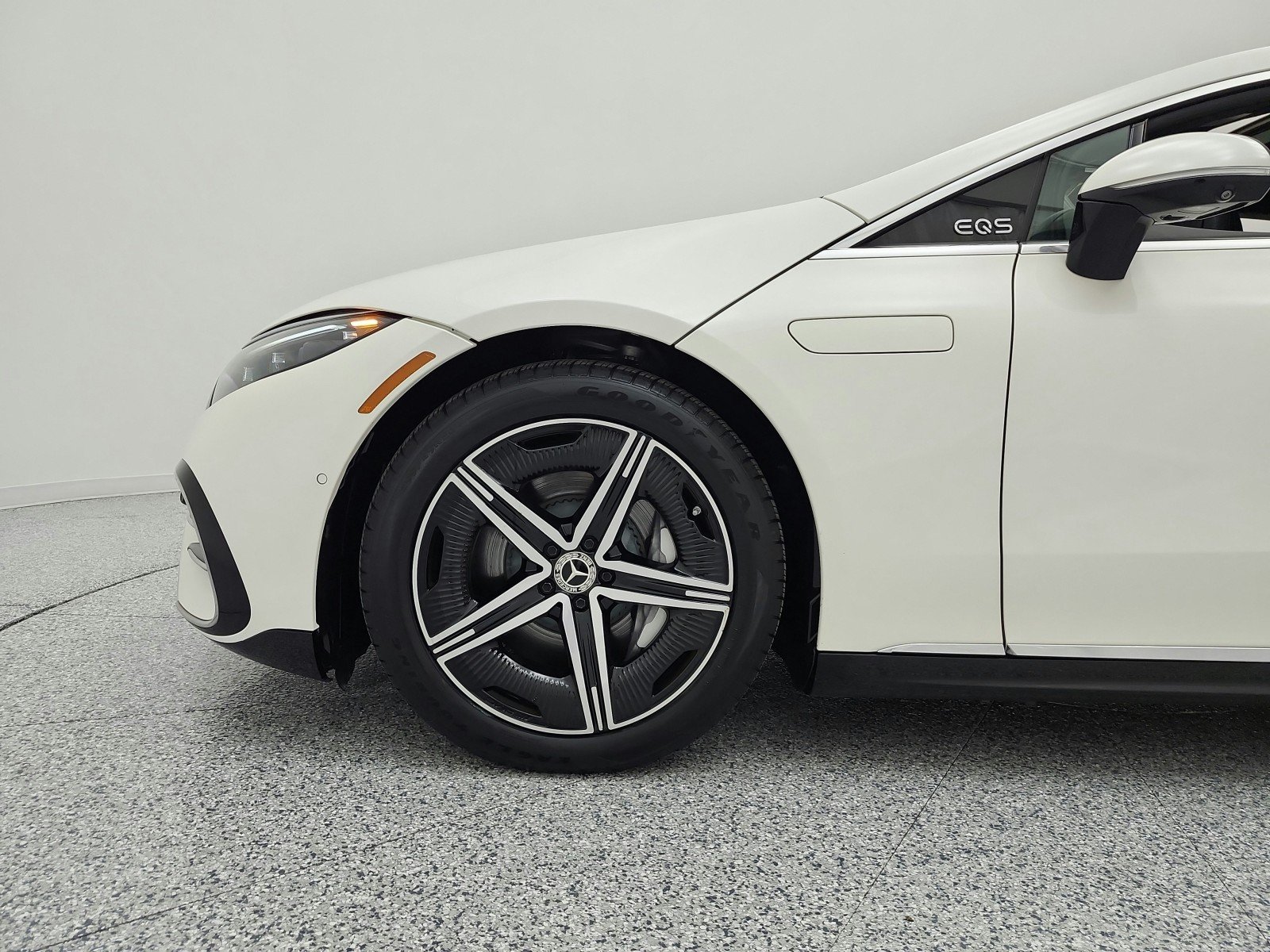 Used 2022 MANUFAKTUR Diamond White Mercedes-Benz EQS 580 4MATIC® Sedan image 17