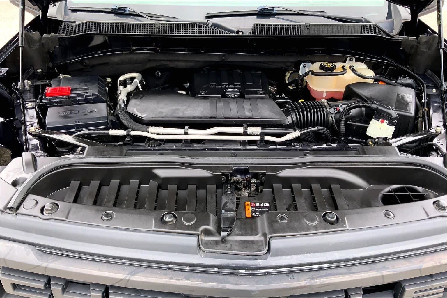 Used 2022 Dark Ash Metallic Chevrolet Custom image 31