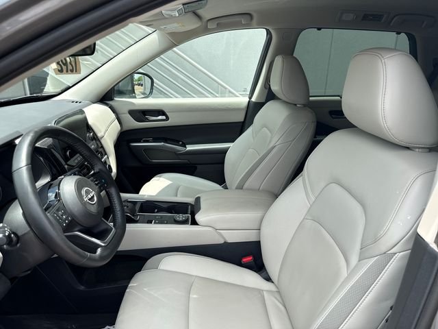 Used 2025 Gray Nissan SL image 15