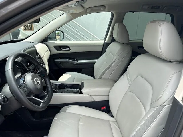 Used 2025 Gray Nissan SL image 15