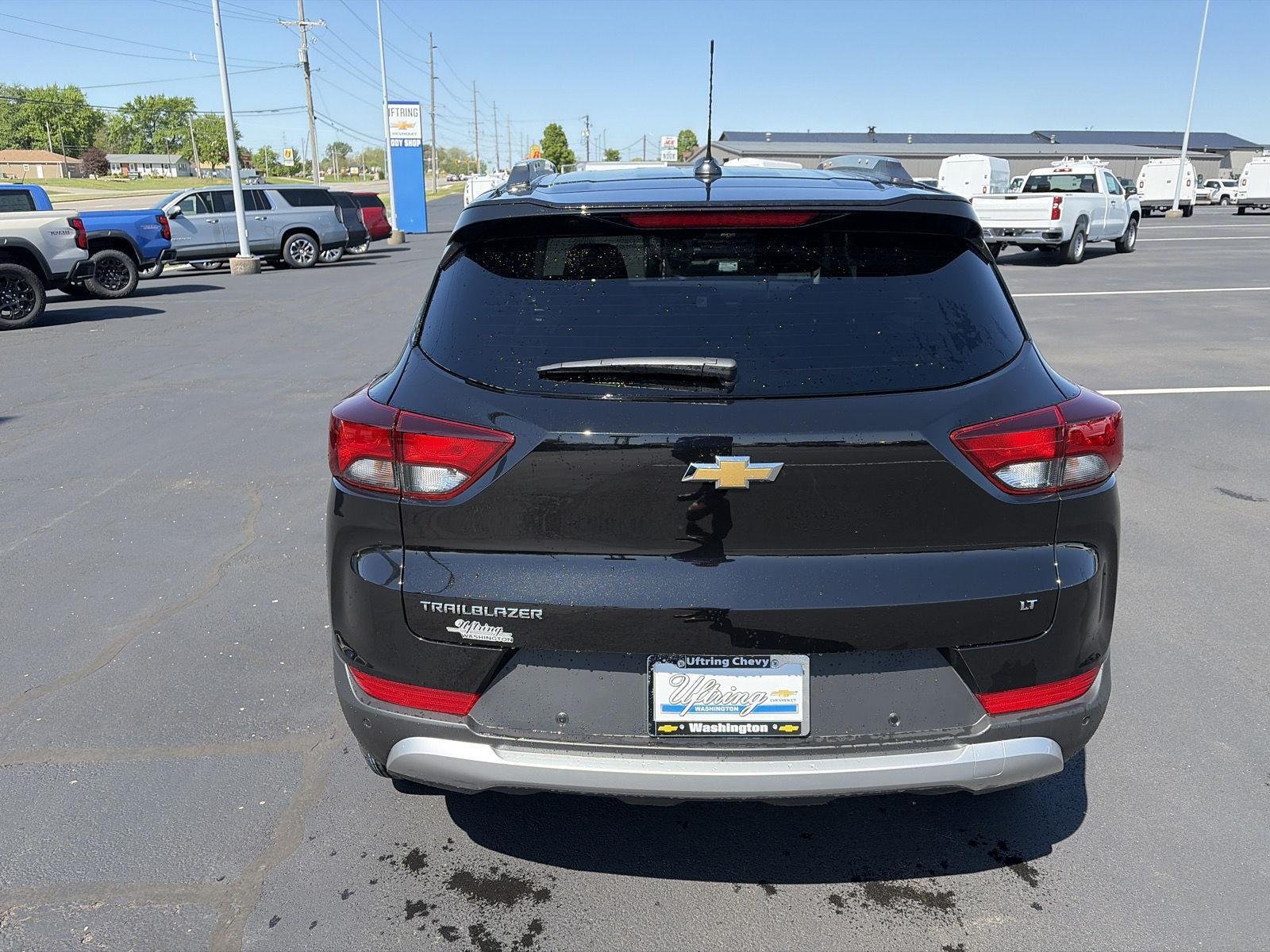 New 2026 Mosaic Black Metallic Chevrolet LT image 4
