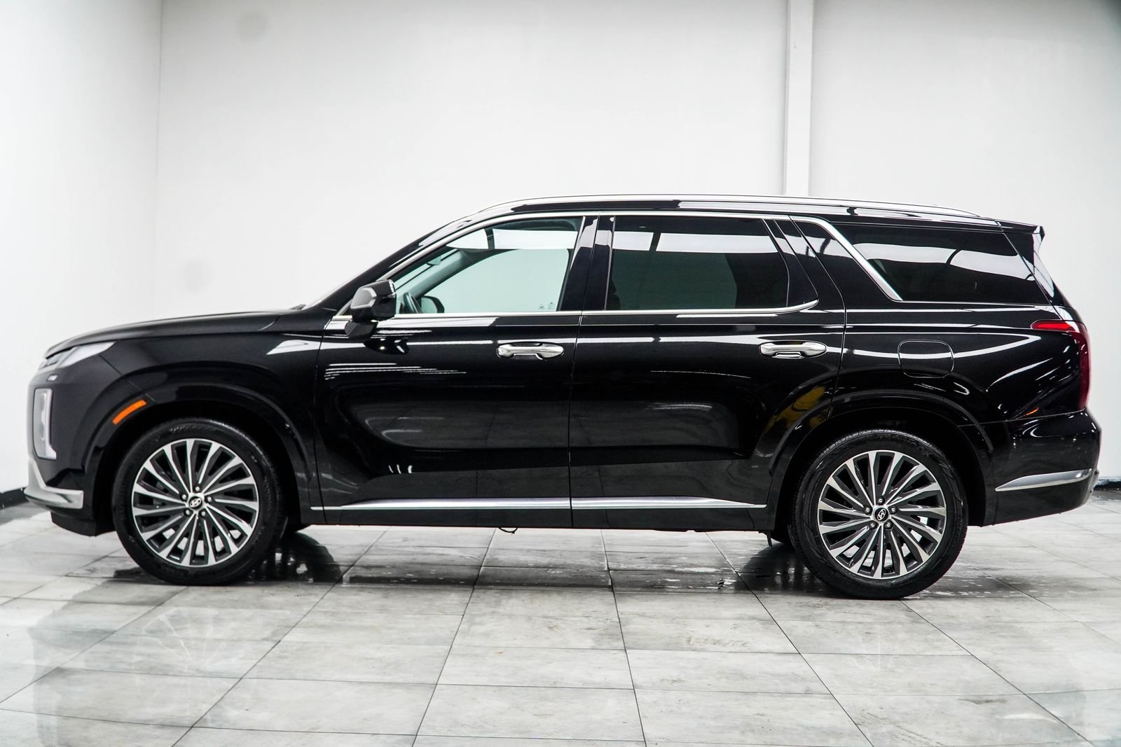 Used 2025 Black Hyundai Calligraphy image 10