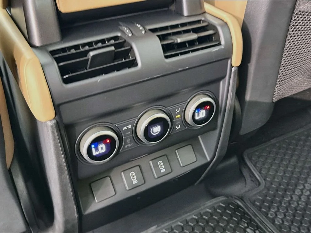 2026 Land Rover Defender X-Dynamic SE - Photo 27