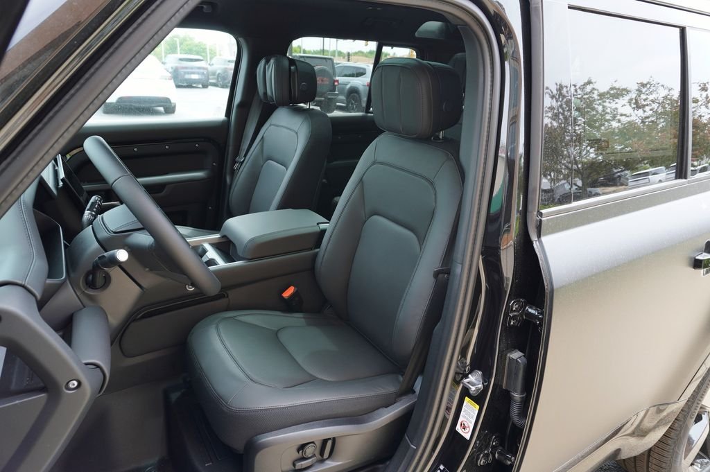 New 2026 Santorini Black Land Rover X image 13