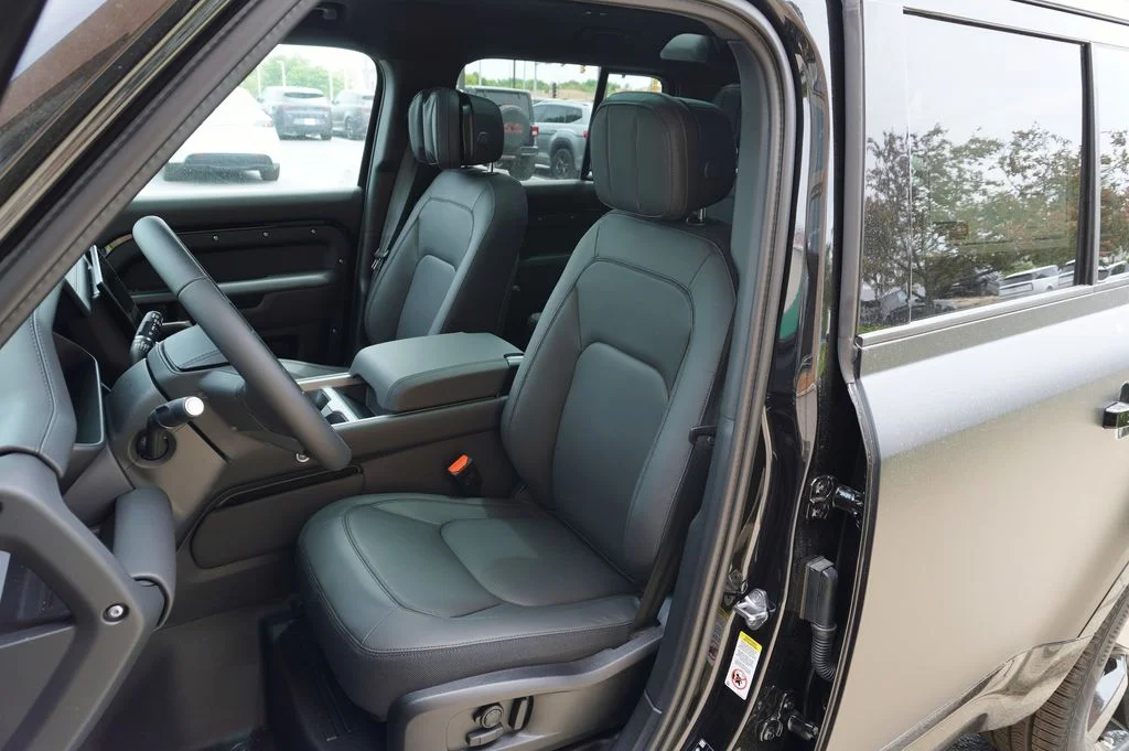 New 2026 Santorini Black Land Rover X image 14
