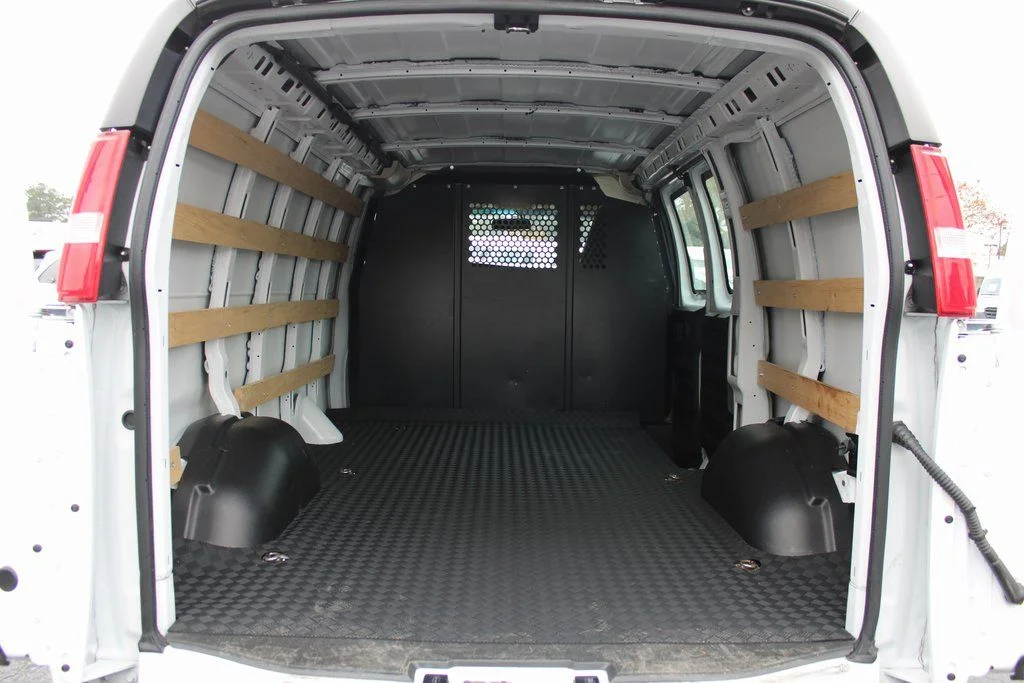2023 GMC Savana Cargo Work Van - Photo 32