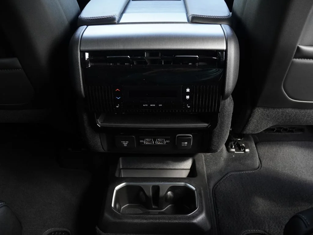 New 2026 Baltic Gray Metallic Clearcoat Jeep Limited Altitude image 32