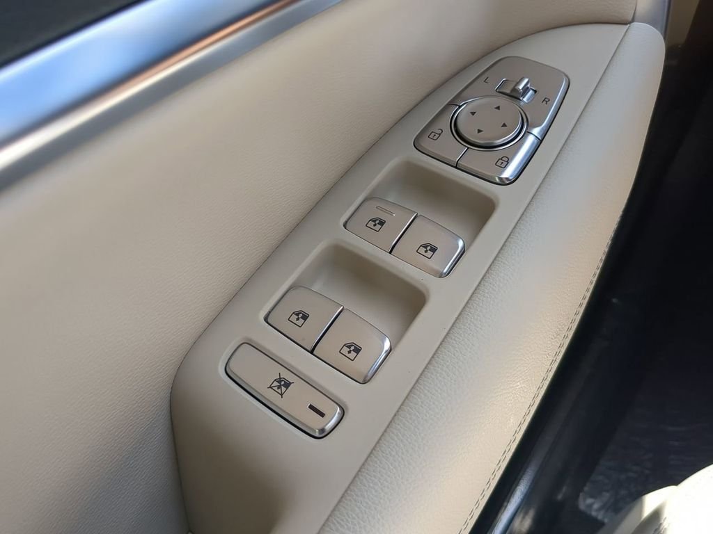 2026 GENESIS G70 Standard - Photo 21