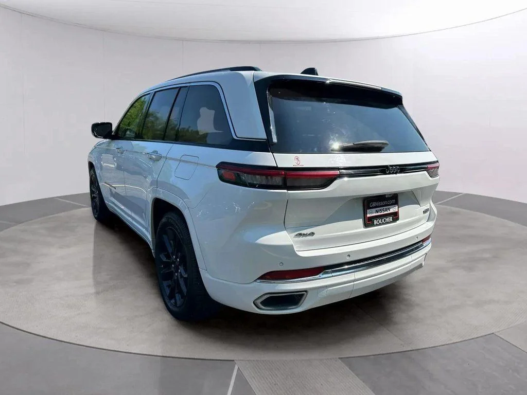 2023 Jeep Grand Cherokee Overland - Photo 4