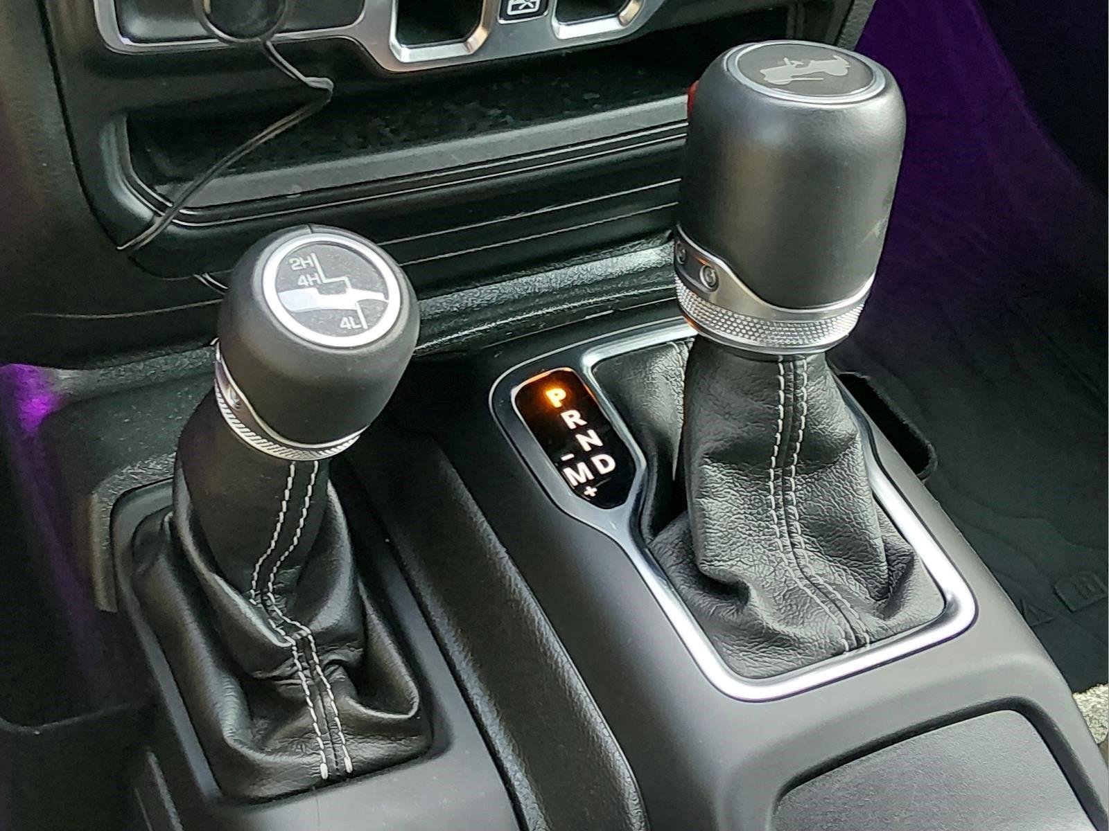 Used 2022 Snazzberry Pearlcoat Jeep Unlimited Sahara image 28