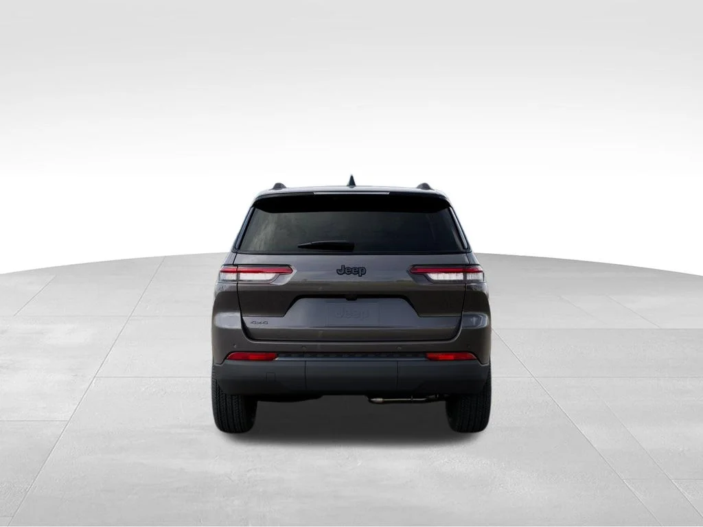 Used 2025 Gray Jeep Altitude X image 8