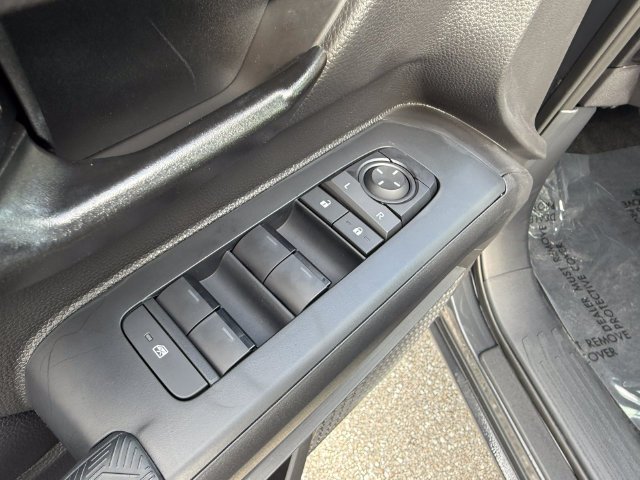 2025 Toyota Tacoma SR5 - Photo 17