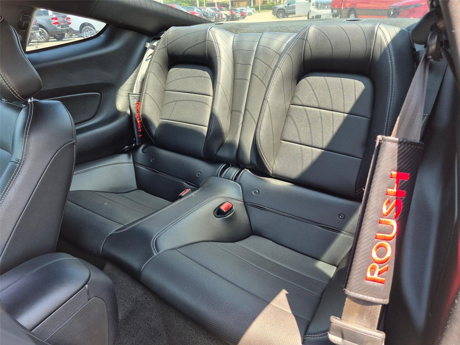 Used 2018  Ford GT Premium image 24