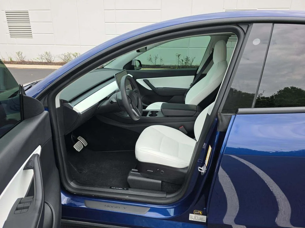 Used 2022 Blue Tesla Performance image 4