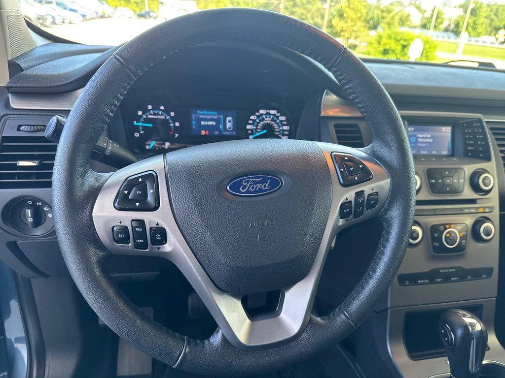 Used 2019 Blue Metallic Ford SE FWD image 14