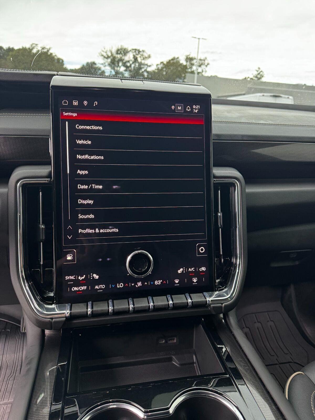 Used 2025 Summit White GMC Elevation image 23