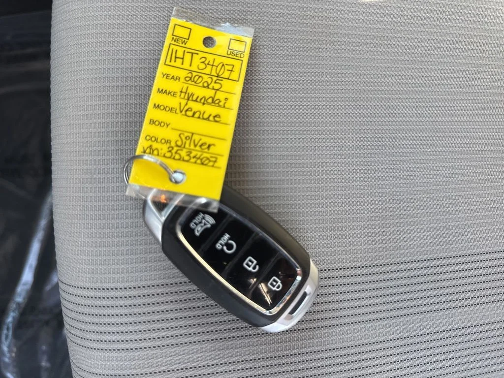 Used 2025 Silver Hyundai SEL image 33