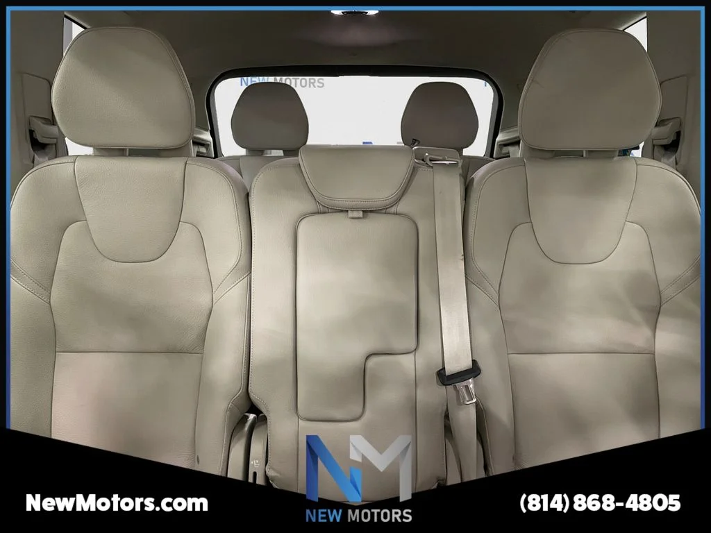 Used 2022 Denim Blue Metallic Volvo T6 Momentum image 13