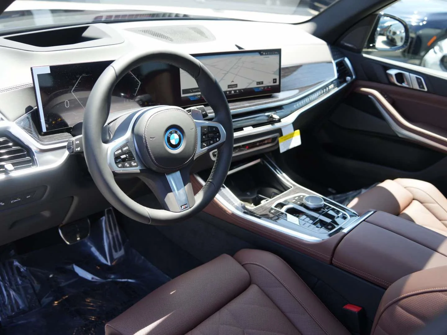 New 2026 Carbon Black Metallic BMW xDrive50e image 13