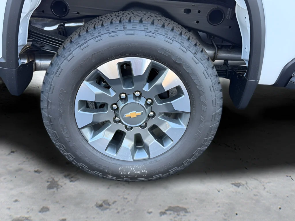 New 2026 Summit White Chevrolet Custom image 34