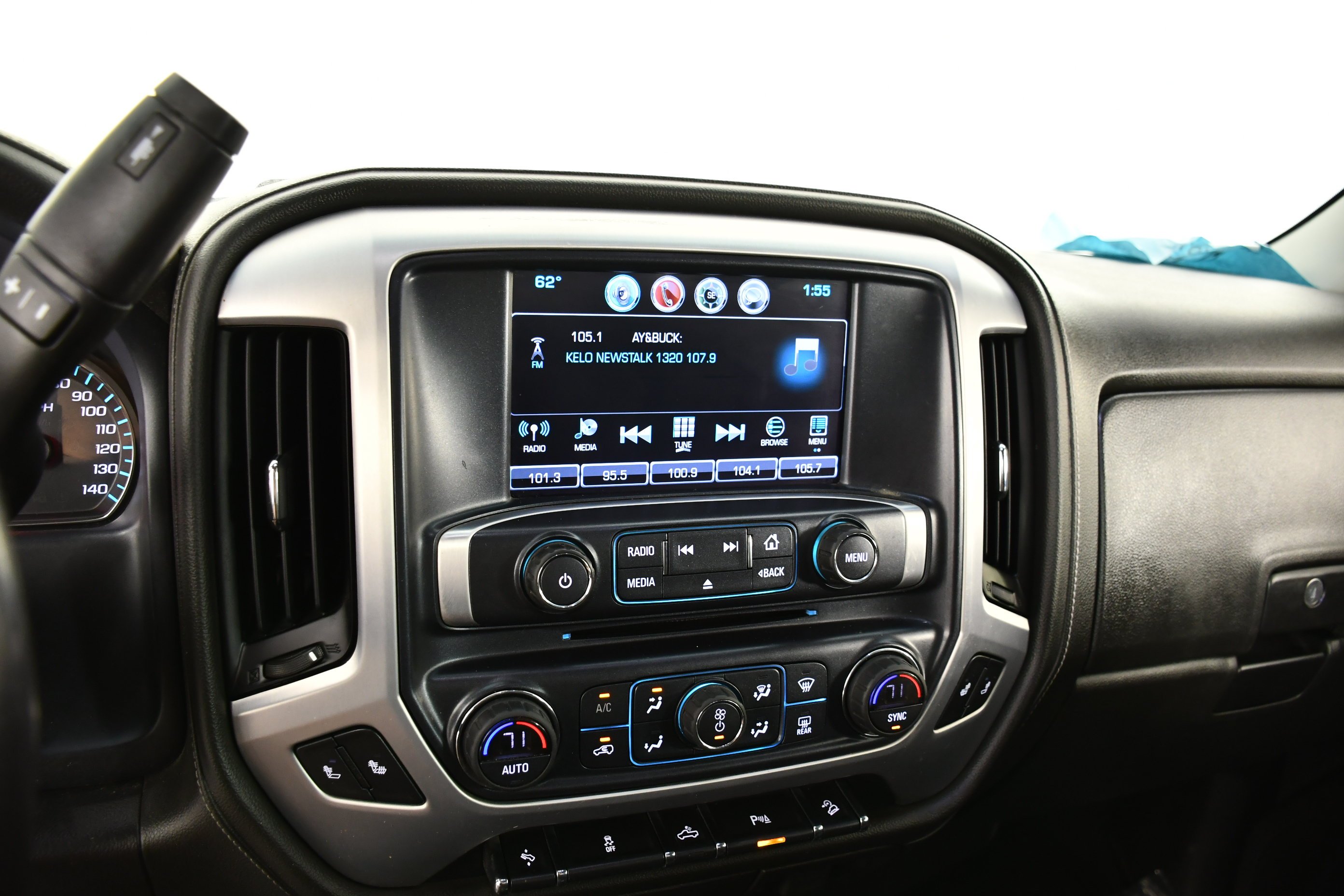 Used 2018 Summit White GMC SLE image 22