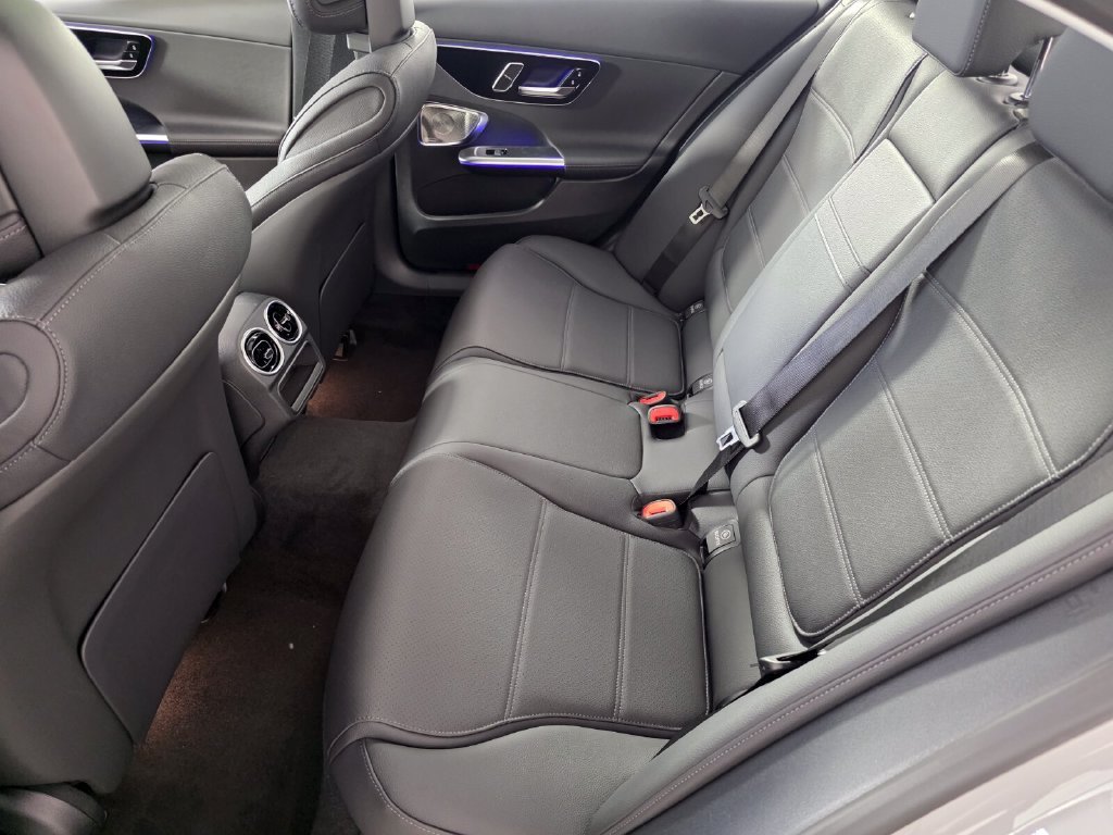 New 2026 MANUFAKTUR Alpine Grey Mercedes-Benz C 300 image 28