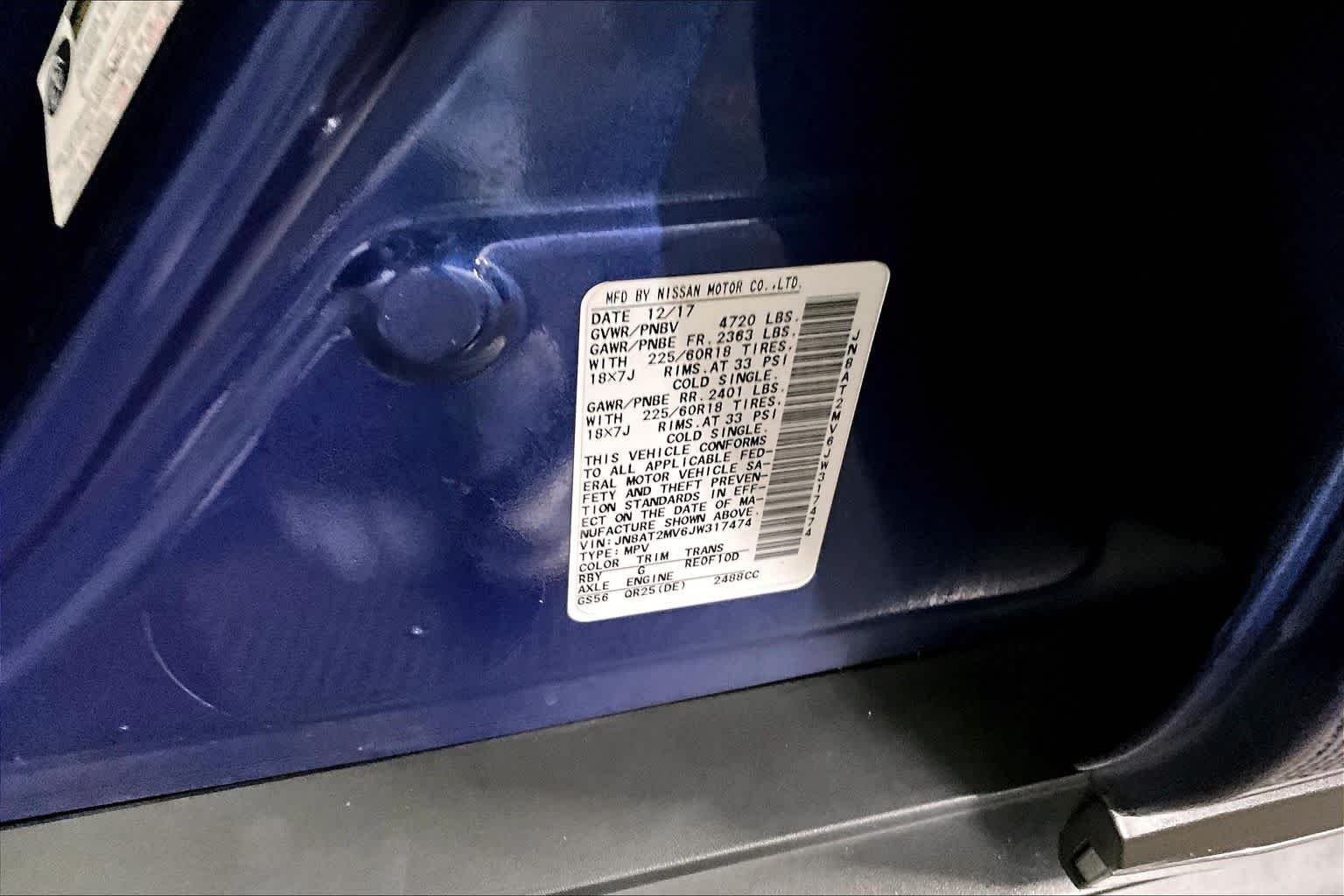 Used 2018 Caspian Blue Nissan SL image 30