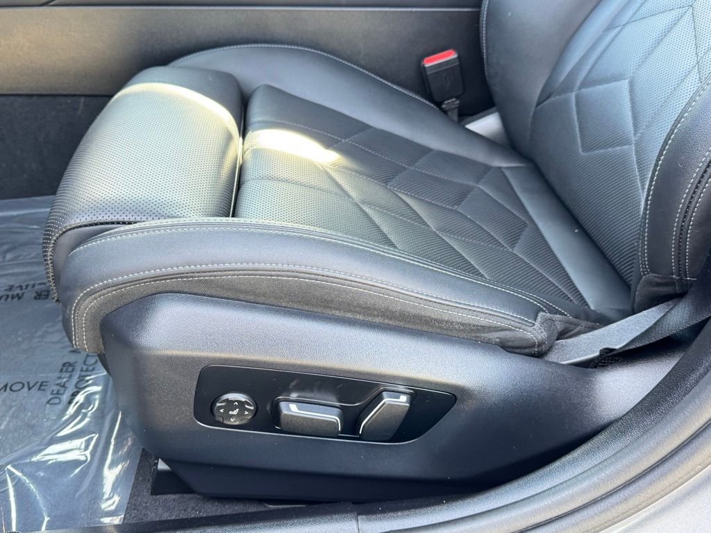 Used 2024 Gray BMW 530i xDrive image 18