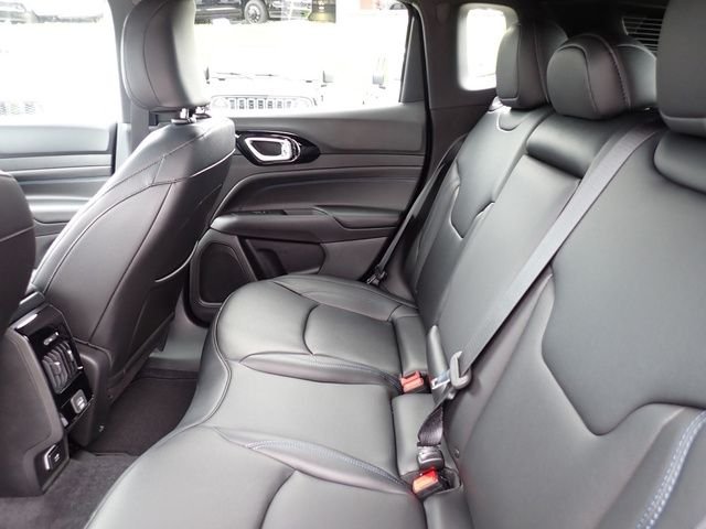 New 2026 Diamond Black Crystal Pearlcoat Jeep Limited image 13