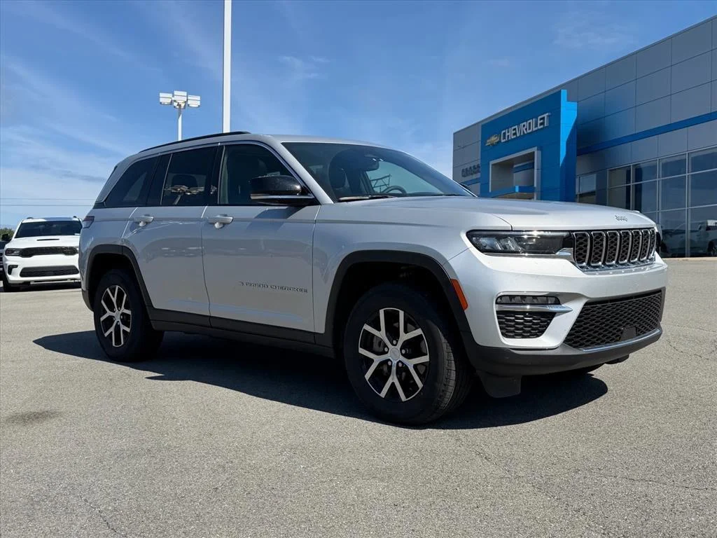 Used 2024 Silver Zynith Jeep Limited image 7