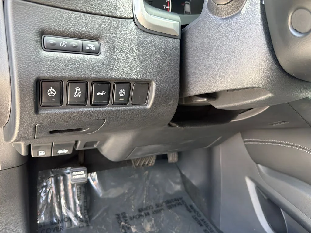 Used 2021 Gray Nissan SL image 20