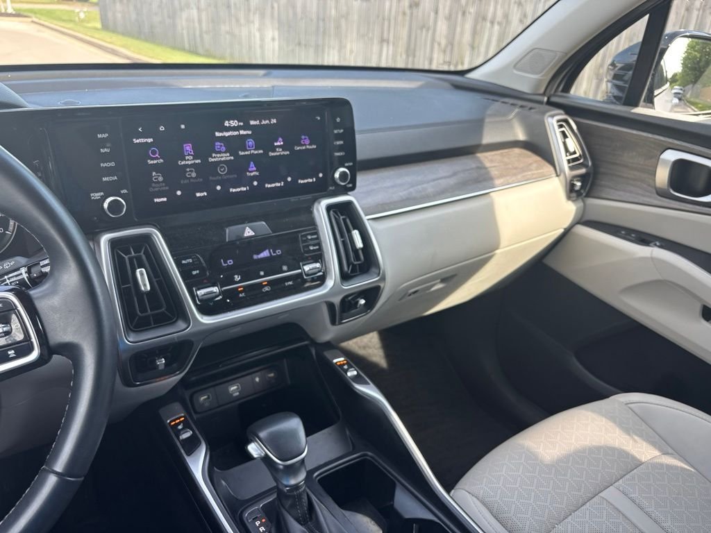 Used 2023 White Kia X-Line EX image 37
