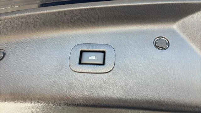 Used 2017 Black INFINITI Base image 34