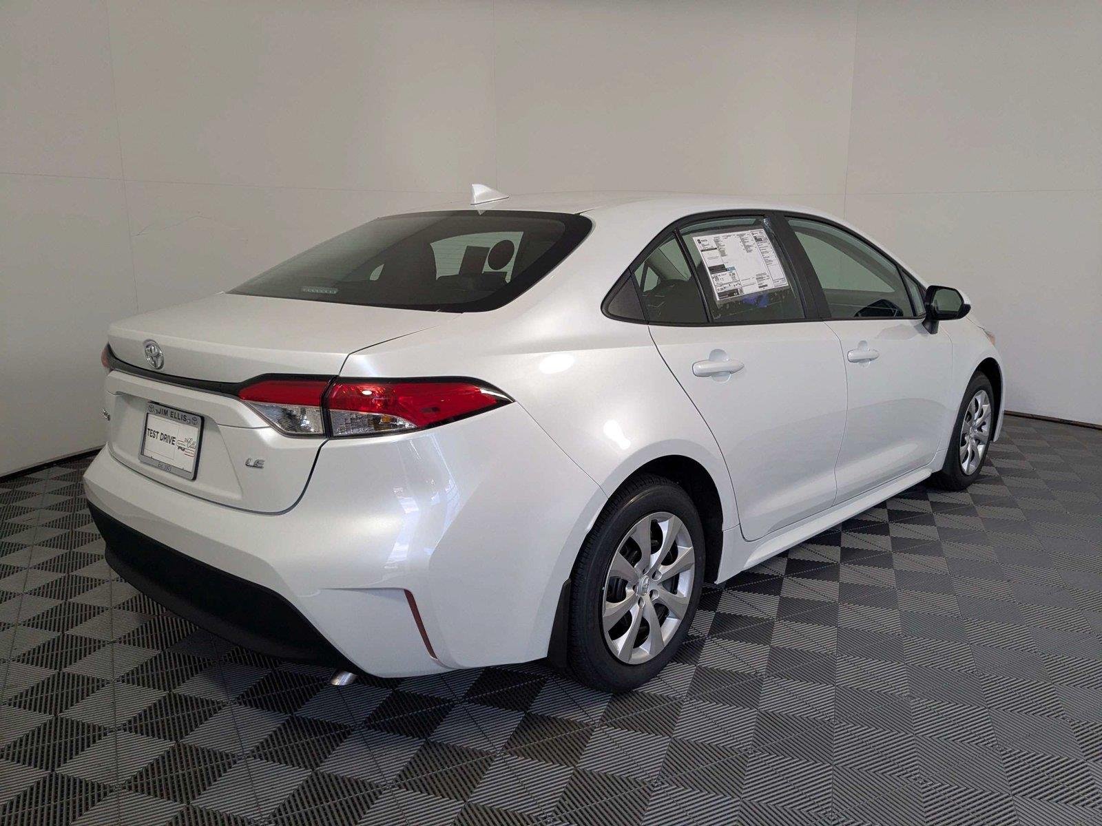 New 2027 Wind Chill Pearl <sup>1</sup> Toyota  LE image 5