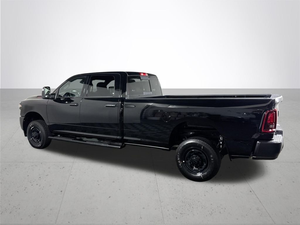 New 2026 Diamond Black Crystal Pearl-Coat Exterior Paint RAM Tradesman image 8