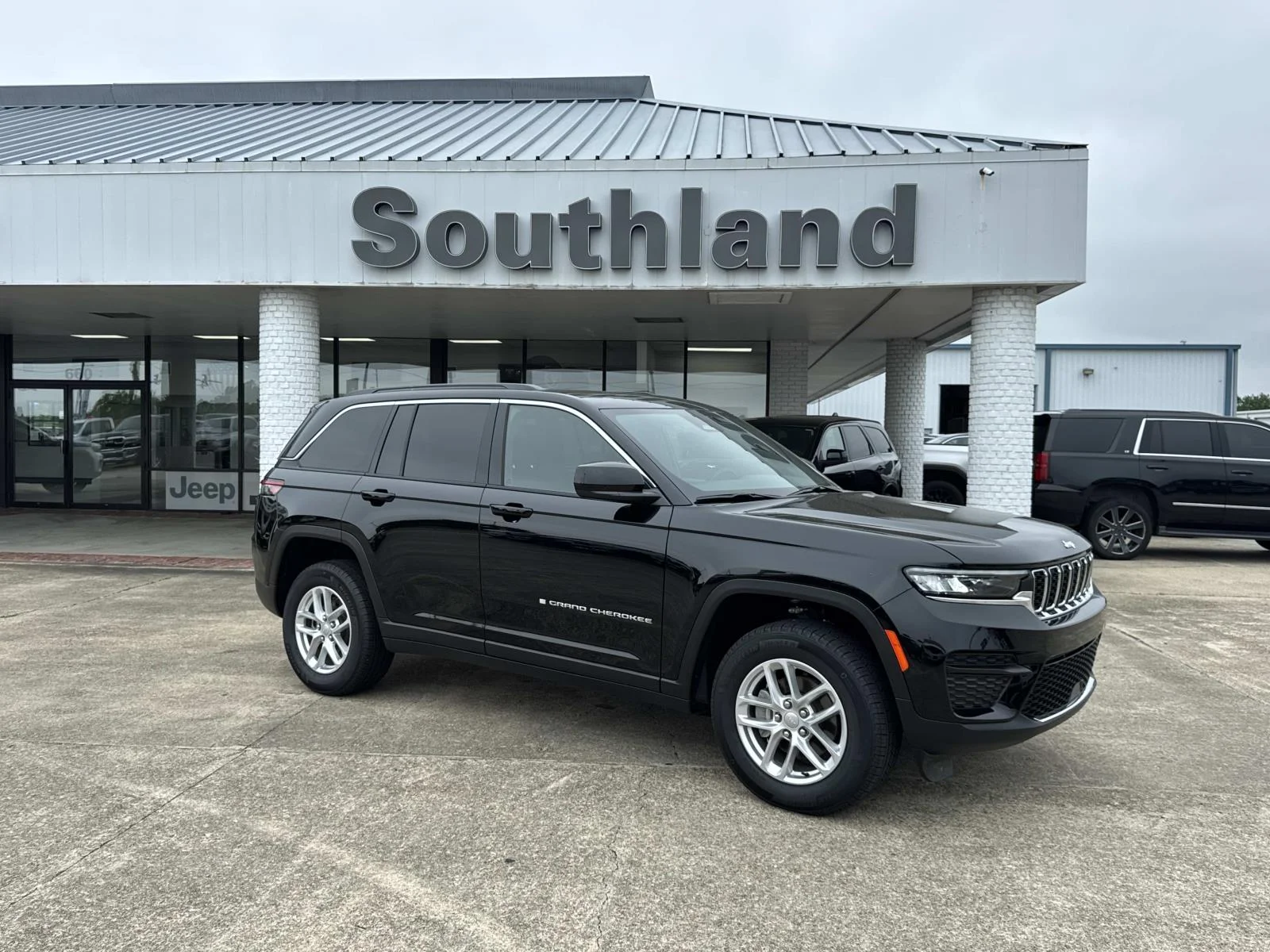 2025 Jeep Grand Cherokee Laredo X 4x4's photo