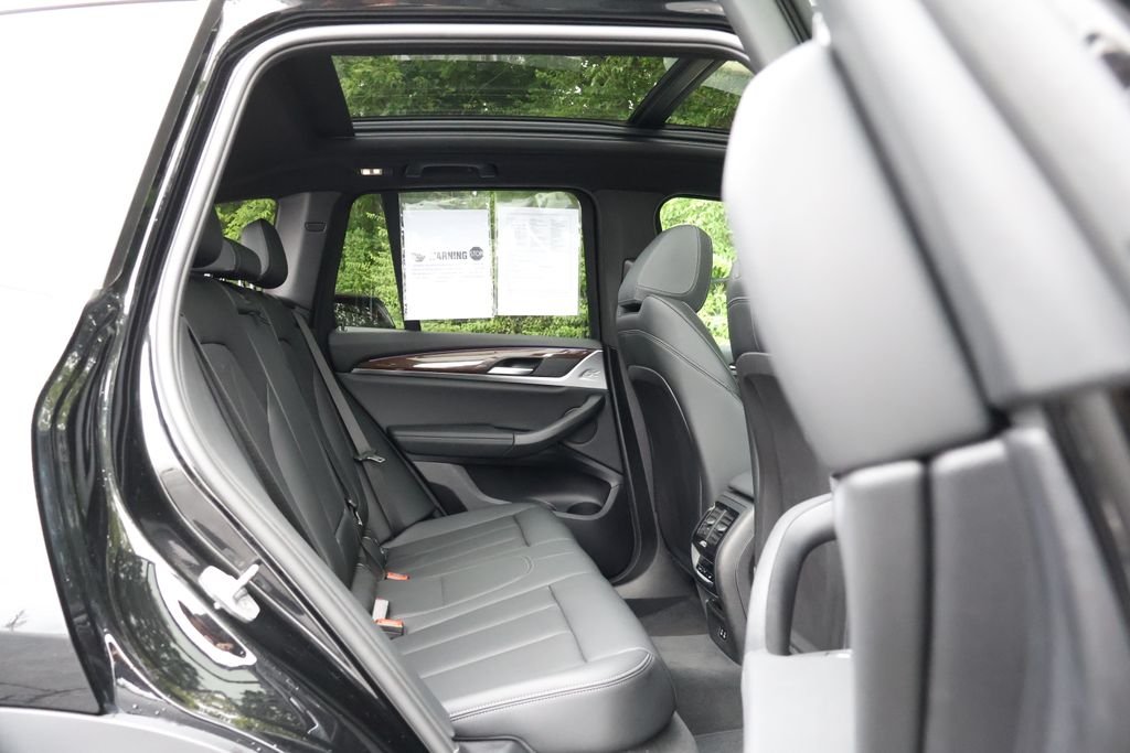 Used 2024  BMW xDrive30i image 51